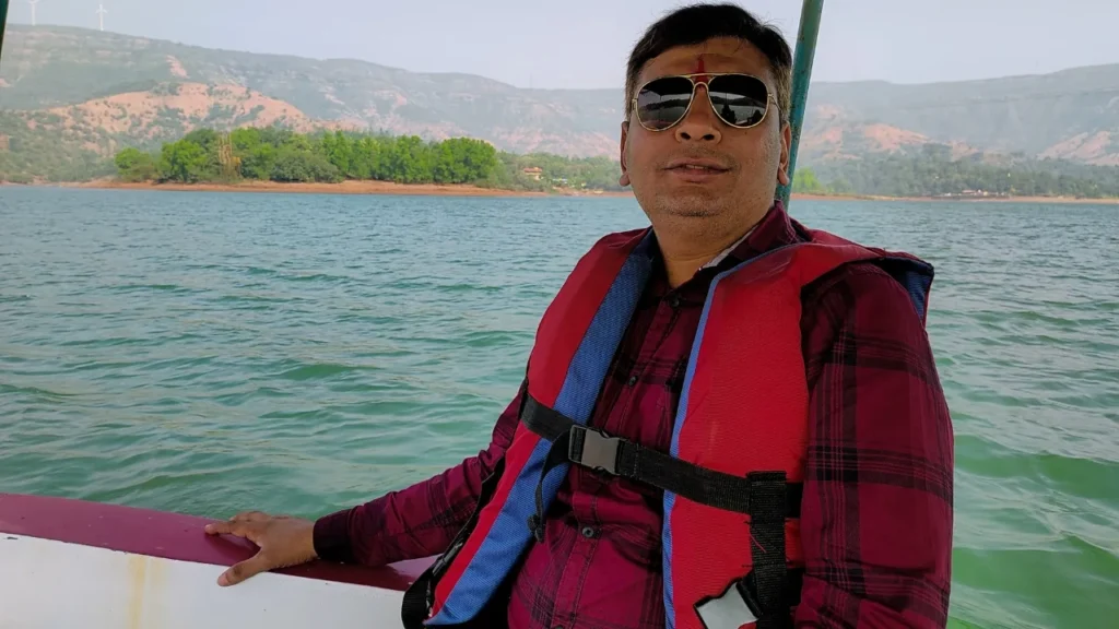 boat ride at shivsagar lake in tapola of mahabaleshwar