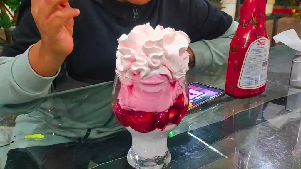 famous strawberry with cream in mapro garden in mahabaleshwar