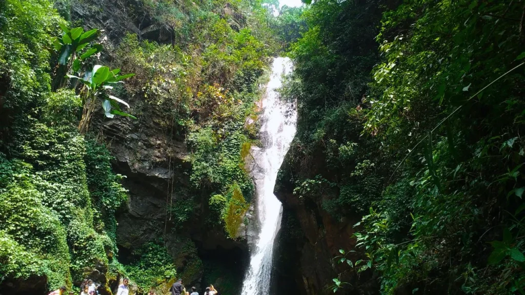 kanchenjanga waterfall in pelling of sikkim