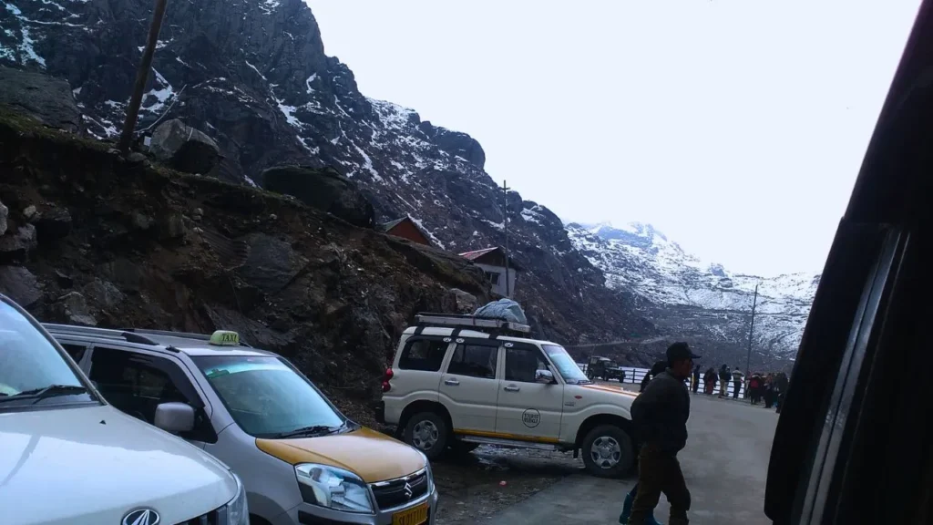 nathula pass road covered with snow