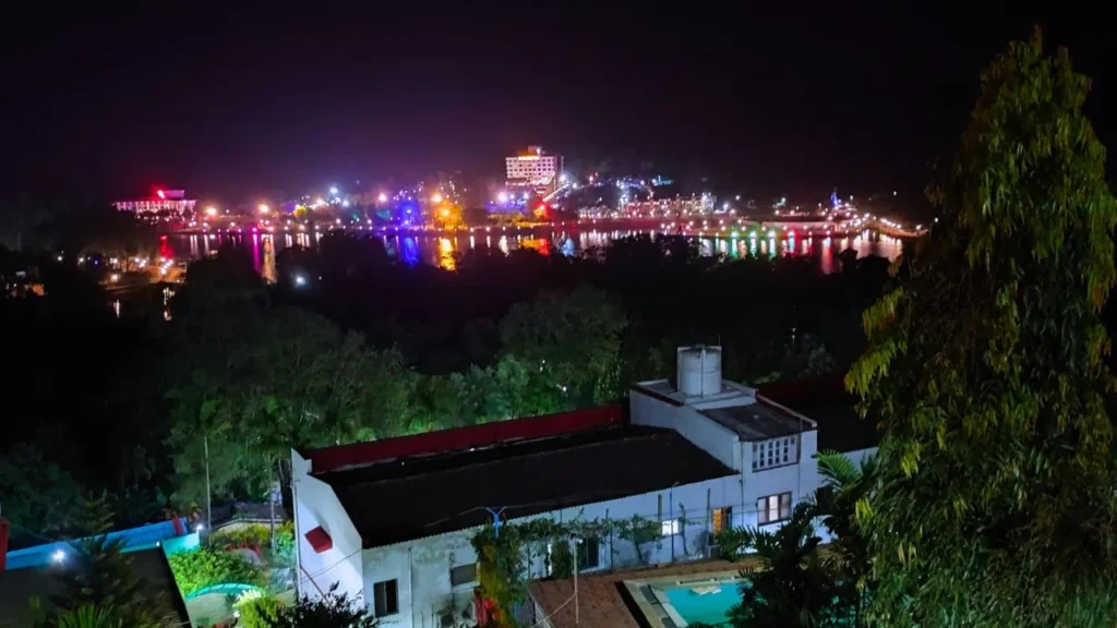 night view from chitrakoot hill resort in saputara