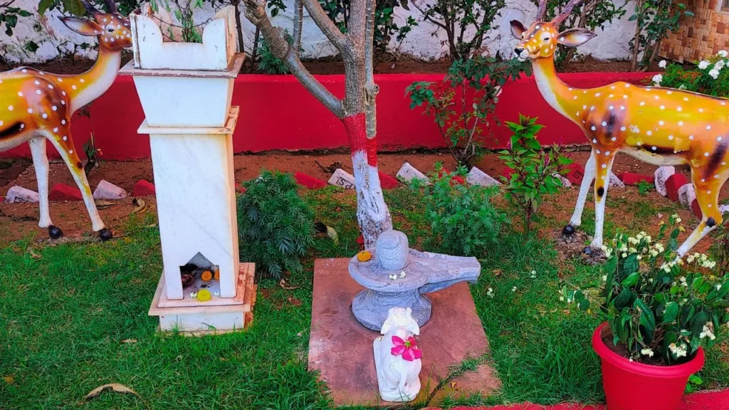 shivling at chitrakoot hill resort in saputara