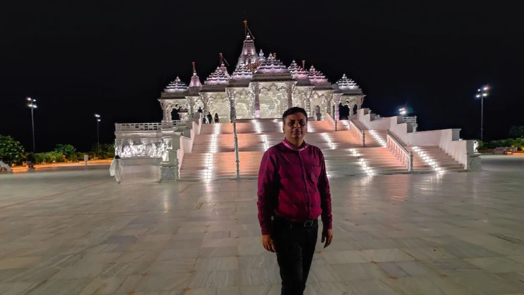 shrimad rajchandra ashram in dharampur temple view