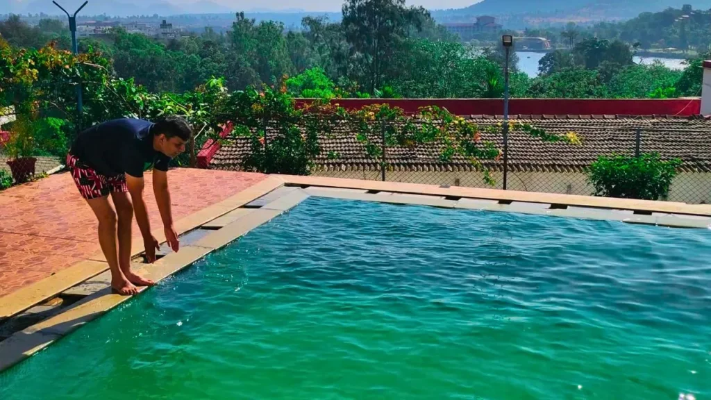 swimming pool at chitrakoot hill resort in saputara