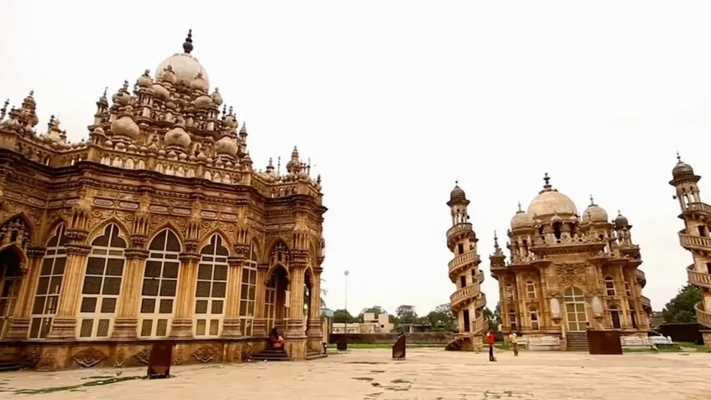 jama masjid and mahabat maqbara location junagadh